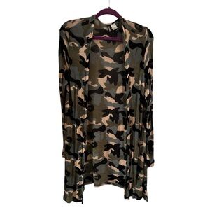 H&M Camo sweater size Medium
